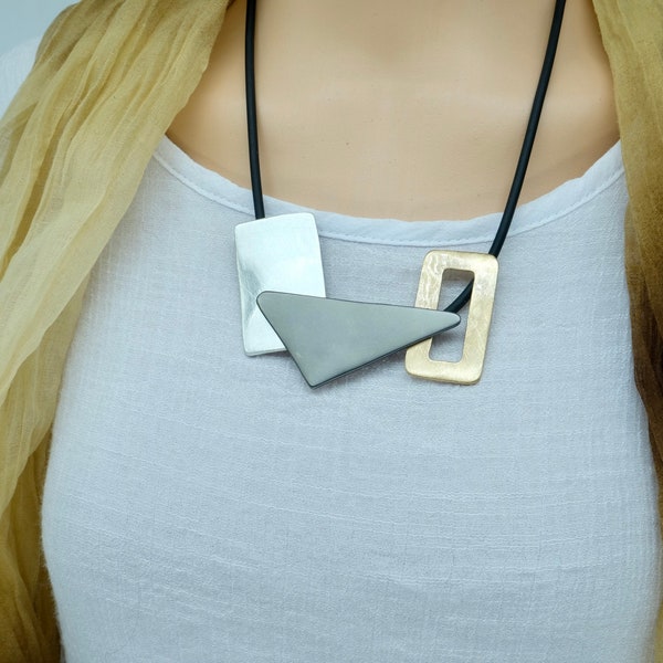 Unieke geometrische ketting, funky ketting. Verklaring ketting