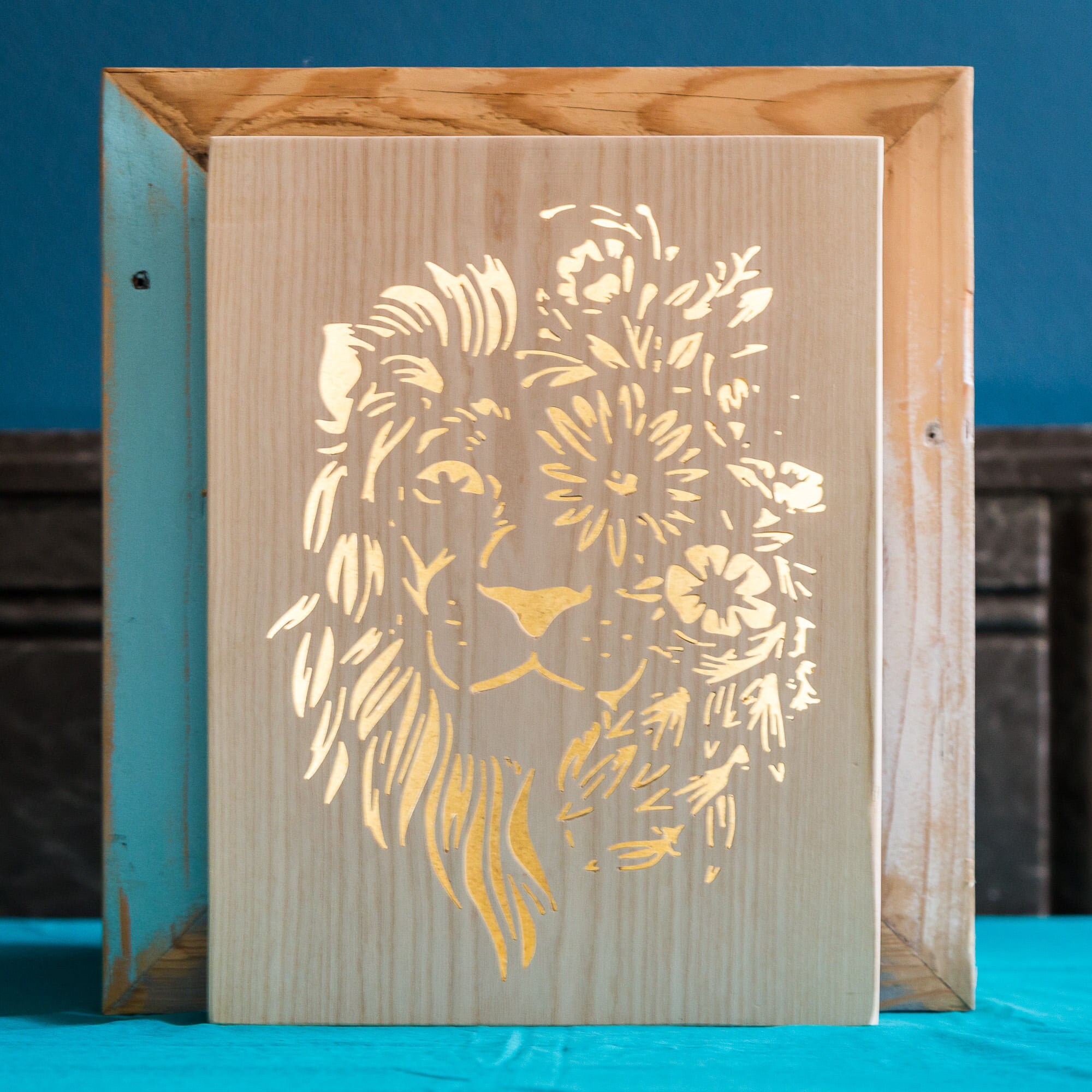 Tableau Lumineux Lampe d'ambiance Led Blanc Le Lion Roi Des Animaux Frêne Artisanal