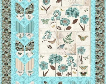 En Bleu - Kit de edredón floral con revoloteo - Tela de algodón premium de Clothworks - Tamaño terminado: 45 x 63
