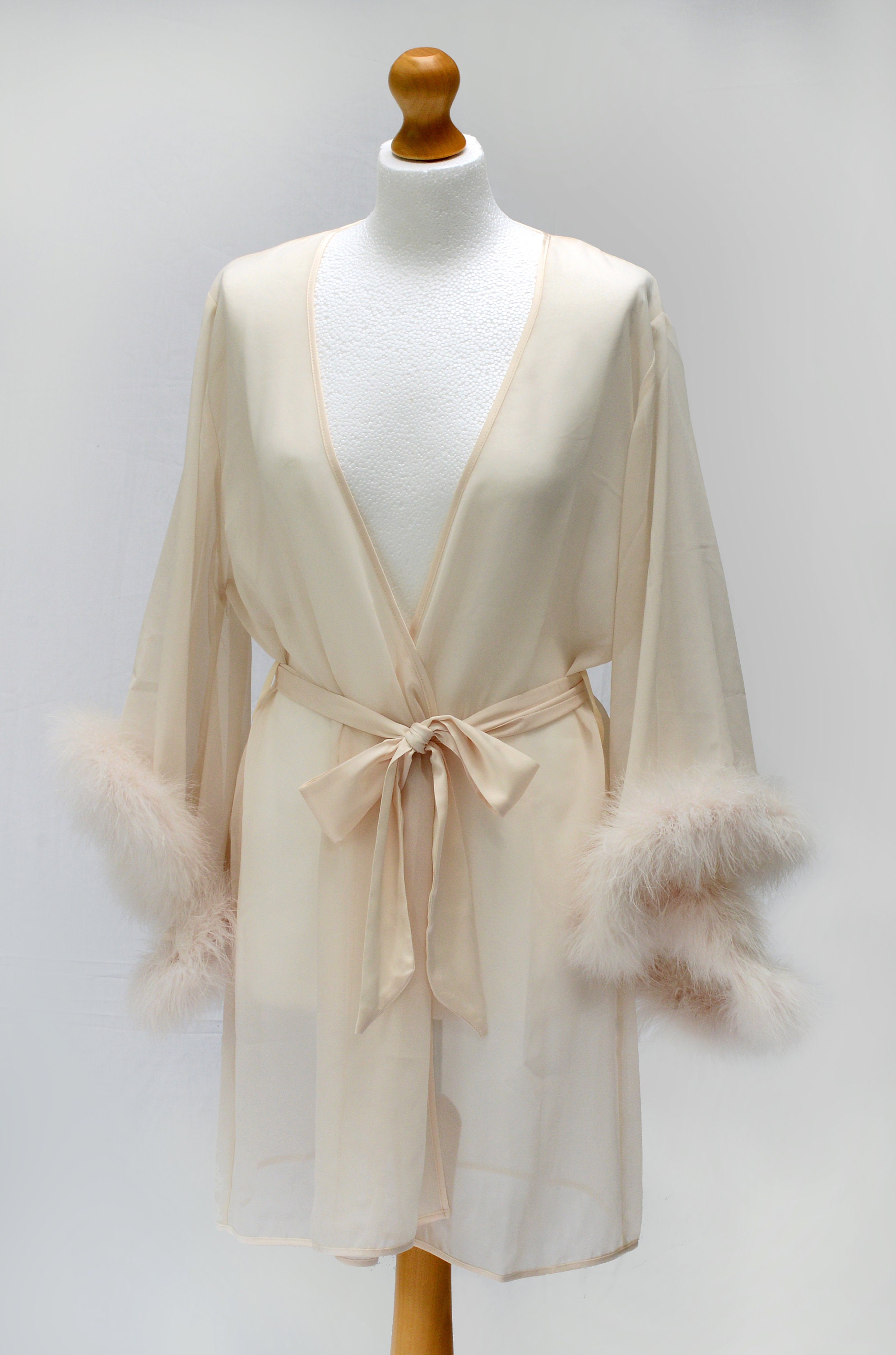 Ivette Bridal women's short white satiny robe | Pyjamas and Loungewear |  WomenSecret