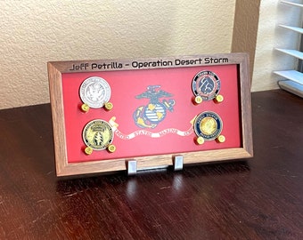 Expositor de monedas con bandera de la Marina para exhibir en la pared o en el escritorio. Regalo perfecto para una promoción de jubilación. Un regalo ideal para una madre o un soldado.