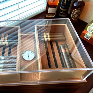 Humidor z czarnego orzecha z mahoniem, higrometrem premium i spodem ze szwedzkiej skóry - pojemność 200 cygar