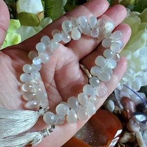 Cuentas facetadas en forma de lágrima de piedra lunar gris, hebra de cuentas de piedras preciosas de piedra lunar de corte natural para la fabricación de joyas
