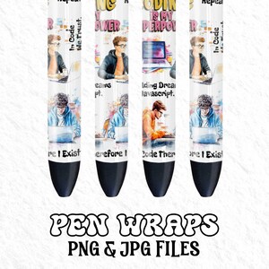 Pu&ograve; includere: Quattro involucri per penne con un'illustrazione di un cartone animato di una persona che codifica su un laptop. Gli involucri hanno testi e disegni diversi. Il testo sugli involucri include "In Code We Trust", "Coding is my superpower", "Coding is my purpose", e "Coding Dreams Javascript".