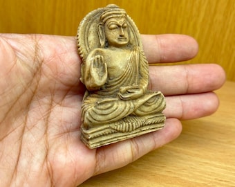 アンティーク木製仏像 - 滑らかで精巧に彫刻された像
