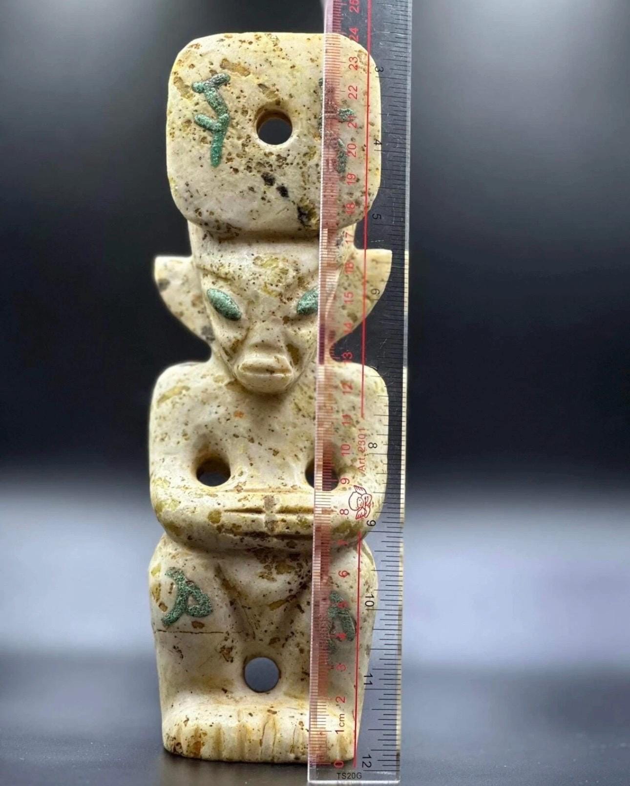 非常に珍しい古代マヤのコロンブス以前の石のエイリアンのような神