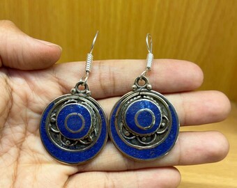 ラピスラズリの素晴らしい石、手作りのボヘミアンジュエリー、ネパールの素敵なイヤリング