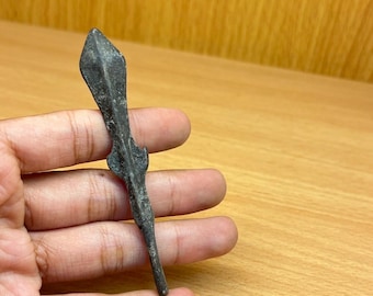 古代ギリシャ・ミケーネ文明の青銅製ロングショット矢じり - 紀元前1600年～1000年頃