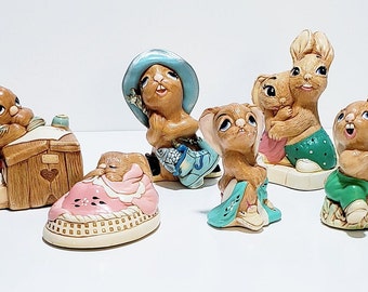Vintage NEW NOS Pendelfin Herald stoneware figurine rabbit w/ Box Family circle Vintage NEW NOS Pendelfin Herald stoneware figurine rabbit w/ Box Family circle