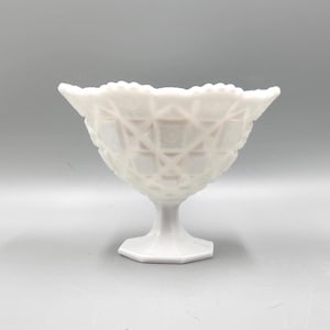 Westmoreland Old Quilt Milk Glass Footed Round Dish/ Bowl - 1970&#39;s