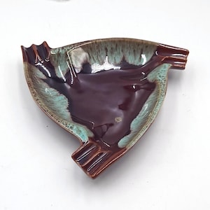 Vintage - Popielniczka ceramiczna z glazurą w kolorze turkusowym i brązowym w stylu Mid-Century Modern (na nóżce) - lata 60. XX wieku