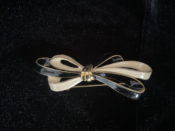 Vintage SPHINX gold tone enameled Bow brooch, Bla… - image 1