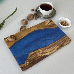 Resin & Olive Wood Charcuterie Board , Personalized Resin Charcuterie Board, Handmade Cheeseboard, Epoxy Resin Serving Board