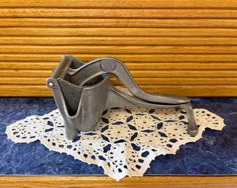 Vintage Wear-Ever Metal Citrus Juicer