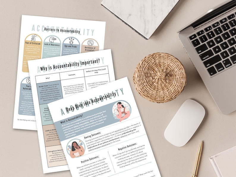 Op de afbeelding: Een set van drie printbare werkbladen over verantwoording. Het eerste werkblad somt de barri&egrave;res voor verantwoording op, het tweede werkblad legt uit waarom verantwoording belangrijk is, en het derde werkblad duikt diep in verantwoording en beschrijft positieve en negatieve resultaten.