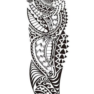 Tatouages temporaires polynésiens à motif géométrique sur les manches