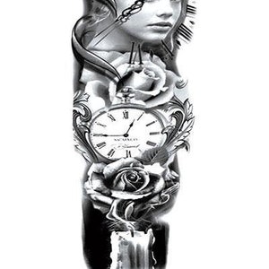 Puede incluir: Diseño de tatuaje temporal en blanco y negro con el rostro de una mujer con un reloj sobre el ojo, una rosa y un reloj de bolsillo con números romanos.