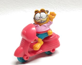 Vintage Garfield the cat pvc figure on motor scooter with Odie