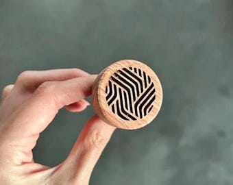 Difusor de aceites esenciales de madera para coche con clip de ventilación - Ambientador natural hueco tallado con perlas de carbono de larga duración, reutilizable para todo tipo de coches