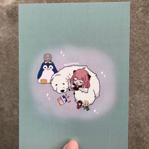 Anya und Bond | Geheimagent Familie Spies Postkarte Kunstdruck