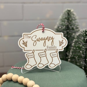 Personalisierte Familien Strümpfe Ornament | Familien-Ornament | Christbaumkugel | Weihnachtsgeschenk | Strumpf Stuffer | Schenken | 1-20 Namen