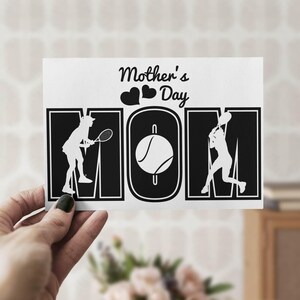 Carte de fête des mères heureuse de maman de tennis, carte de voeux imprimable minimaliste de 5 x 7 ans, impression à la maison, carte numérique DIY JPG PDF, carte unique pour les mères
