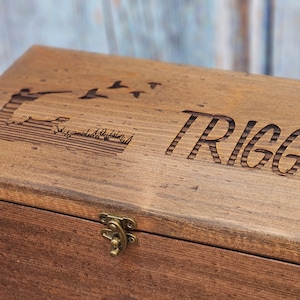 Urna para mascotas con forma de perro de caza - Caja de recuerdos para mascotas - Urna conmemorativa para mascotas - Urna personalizada para mascotas - Baúl de recuerdos para mascotas