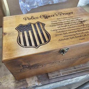 Scatola ricordo della polizia - Regalo personalizzato per la laurea di un agente di polizia o delle forze dell&#39;ordine