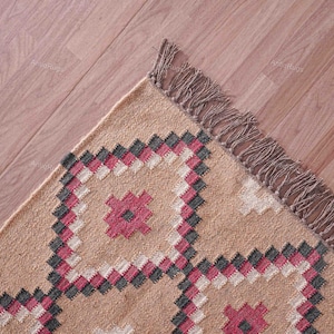 Handmade Wool Jute Kilim Rug: Traditional Indian Dhurrie, Eco-Friendly