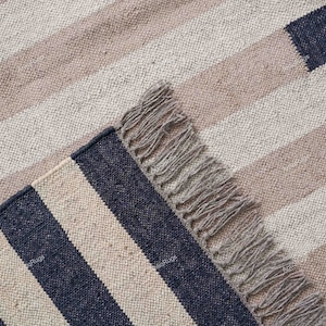 Handwoven Wool & Jute Kilim Rug: Oriental Geometric Design