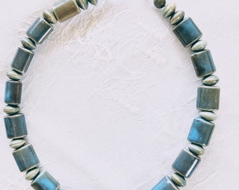 Türkise Halskette aus chinesischen Porzellan-Perlen