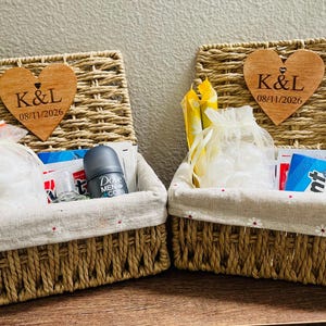 Personalisierter handgemachter rustikaler Gastfreundschaftskorb für Männer oder Frauen. Perfekter Korb für Hochzeit, Brautparty oder spezielles Ereignis