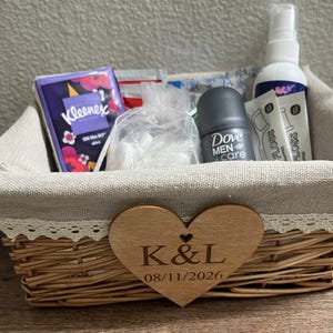 Personalisierter handgemachter rustikaler Gastfreundschaftskorb für Männer oder Frauen. Perfekter Korb für Hochzeit, Brautparty oder spezielles Ereignis