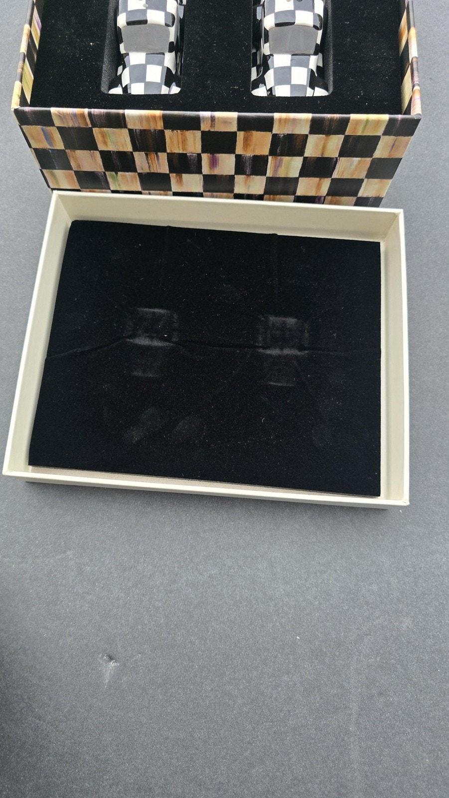 MacKenzie-Childs Courtly Truck ソルトペッパーシェーカーセット