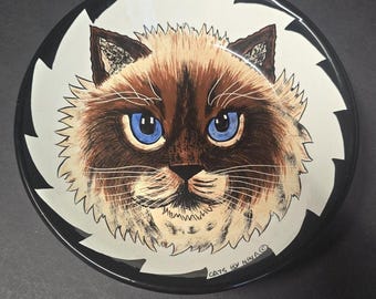 Cats by Nina Keramik Katze Gesicht Teller braun blau Augen Nina Lyman Art Decor Dish