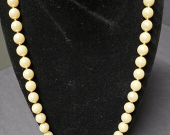 White Faux Pearl Beaded Necklace Gold Tone Barrel Clasp Costume Jewelry 24in