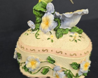 Vintage Heritage House Hummingbird Music Box Wind Beneath My Wings Heart Floral