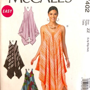 Może przedstawiać: Wzór szycia McCall's M7402 z czterema różnymi wzorami sukienek bez rękawów z asymetrycznym dołem. Wzór zawiera rozmiary Lrg-XXL. Główny obraz przedstawia kobietę w pomarańczowej sukience we wzory. Słowo "EASY" znajduje się w różowym okręgu.