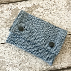 Tarjetero de tela vaquera reciclada, tamaño de bolsillo. Ideal para efectivo y tarjetas, Cartera unisex, Cartera de bolsillo para mujer, Tarjetero para mujer y mujer.