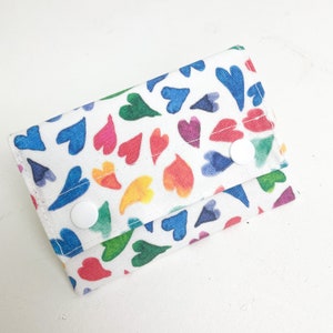 Card Wallet mujer, tela hecha a mano Rainbow heart Pocket wallet, tarjetero mujer, regalos de San Valentín para hija, niñera, abuela, esposa.