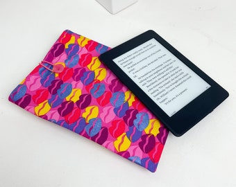 Kindle Sleeve, e reader pouch, Handmade padded kindle protector,  bookish gift,  book cover, gift for bookworm, lips print kindle cosy.