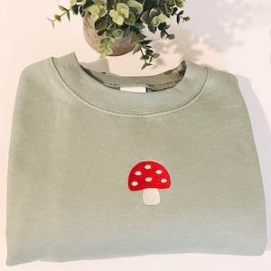 Mushroom sweatshirt, mushroom pullover, mushroom crewneck, cottagecore sweater, toadstool sweatshirt, woodland sweatshirt, goblincore shirt
