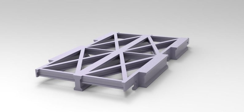 Peut inclure: Structure g&eacute;om&eacute;trique violet clair avec un motif r&eacute;p&eacute;titif de triangles et de rectangles. La structure semble &ecirc;tre faite d'un mat&eacute;riau solide et repose sur une surface blanche. Le design est sym&eacute;trique.