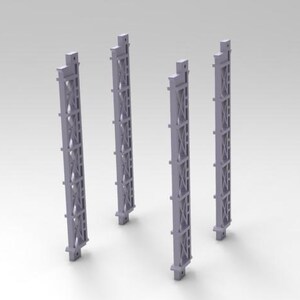 Peut inclure: Quatre structures de support verticales grises avec un design en treillis. Chaque structure a une forme rectangulaire avec une s&eacute;rie de supports horizontaux et diagonaux. Les supports sont espac&eacute;s uniform&eacute;ment.
