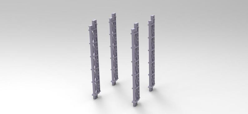 Peut inclure: Quatre structures de support verticales grises avec un design en treillis. Chaque structure a une forme rectangulaire avec une s&eacute;rie de supports horizontaux et diagonaux. Les supports sont espac&eacute;s uniform&eacute;ment.