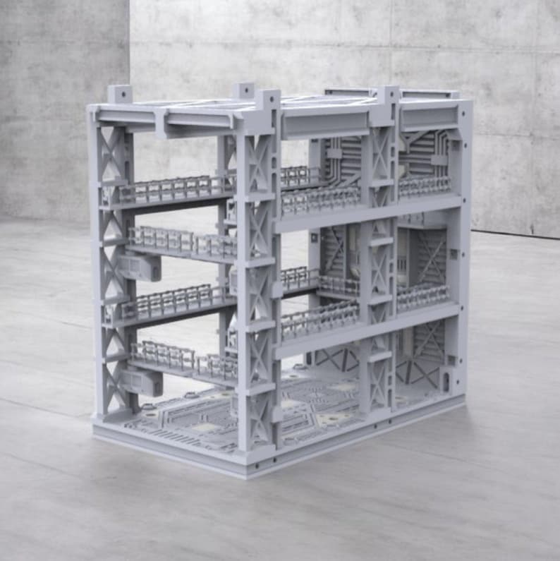 Peut inclure: Maquette architecturale grise claire &agrave; plusieurs niveaux avec des d&eacute;tails complexes. Le mod&egrave;le pr&eacute;sente des passerelles, des poutres de support et divers &eacute;l&eacute;ments structurels. Le design sugg&egrave;re un th&egrave;me futuriste ou industriel, avec un accent sur la pr&eacute;cision et le d&eacute;tail.