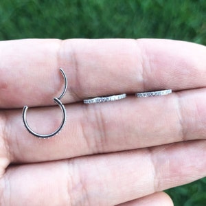 20g Gold, Rose Gold, Schwarz, Silber Implant Grade Titan klar Zirkon HINGED Segment Nasenring Septum Clicker Daith Hoop 8 mm 10 mm
