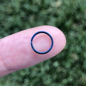 22G 20G 18G 青色メッキサージカルスチールツイストオープンシームレスセグメントノーズリングセプタムリングダイスフープ 6 mm 8 mm 10 mm