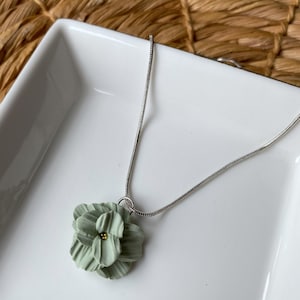 Salbei Blume Anhänger Halskette, Boho Halskette, Polymer Clay Schmuck, Floral Halskette, einzigartiger Schmuck, Boho Geschenke, Mädchen Halskette, Florals