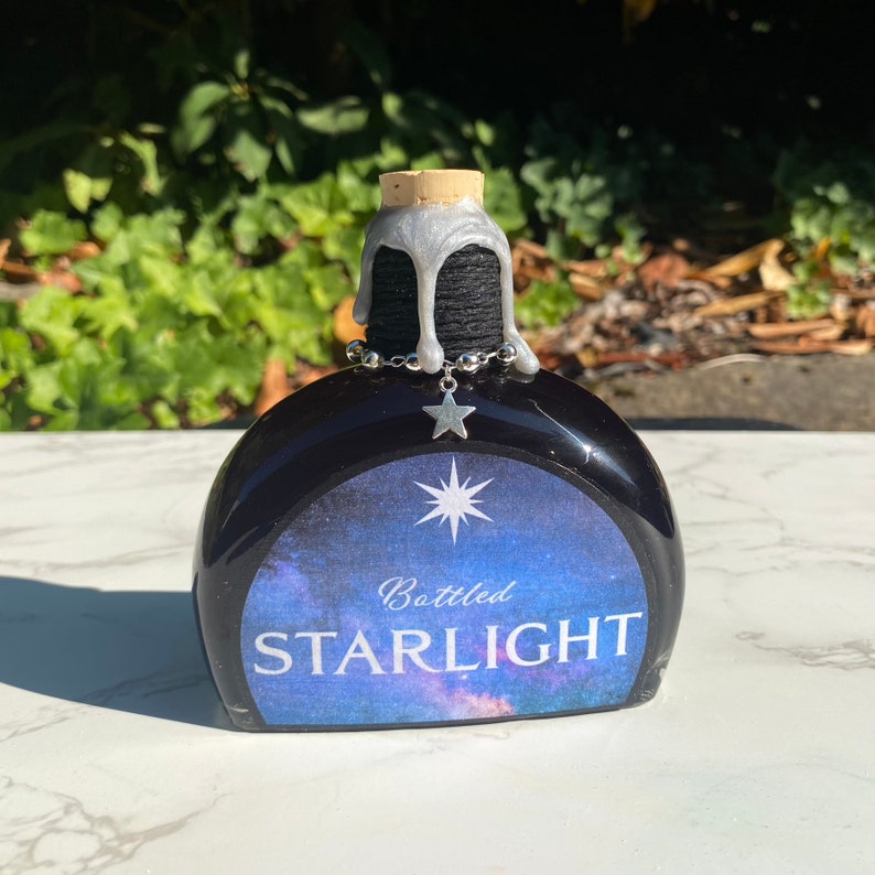 Bottled Starlight | Color Changing Decorative Potion Bottle | Fantasy Bookshelf Decor Bild 2